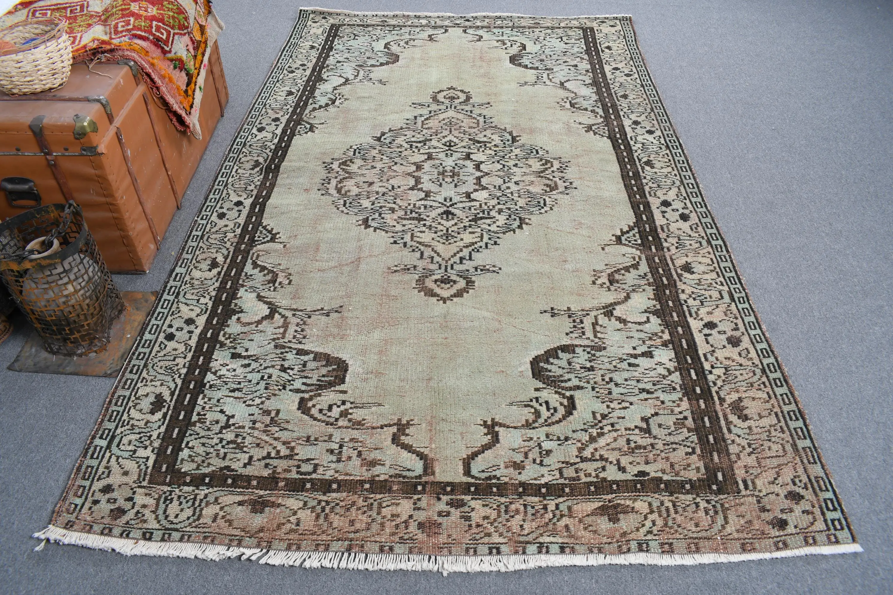 5.3x8.3 ft Vintage Halı, Kahverengi Kareli Türk Yün Halısı - 1