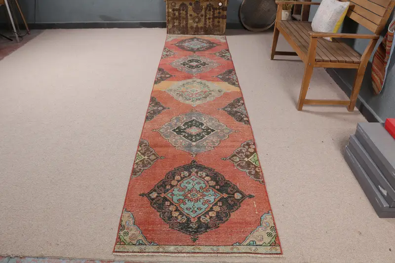 Rot-blau gestreifter Teppich, 2,6 x 11,5 Fuß, einzigartiges Design