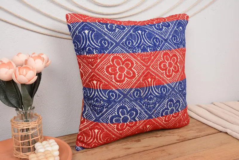 Rotes Leinen-Wurfkissen mit bronzefarbener Blumenstickerei, 20x20 Vintage-Kissen