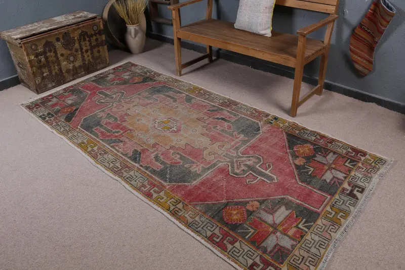 エレガントな4x8.6フィートのラグ、ピンク&ベージュのストライプデザイン