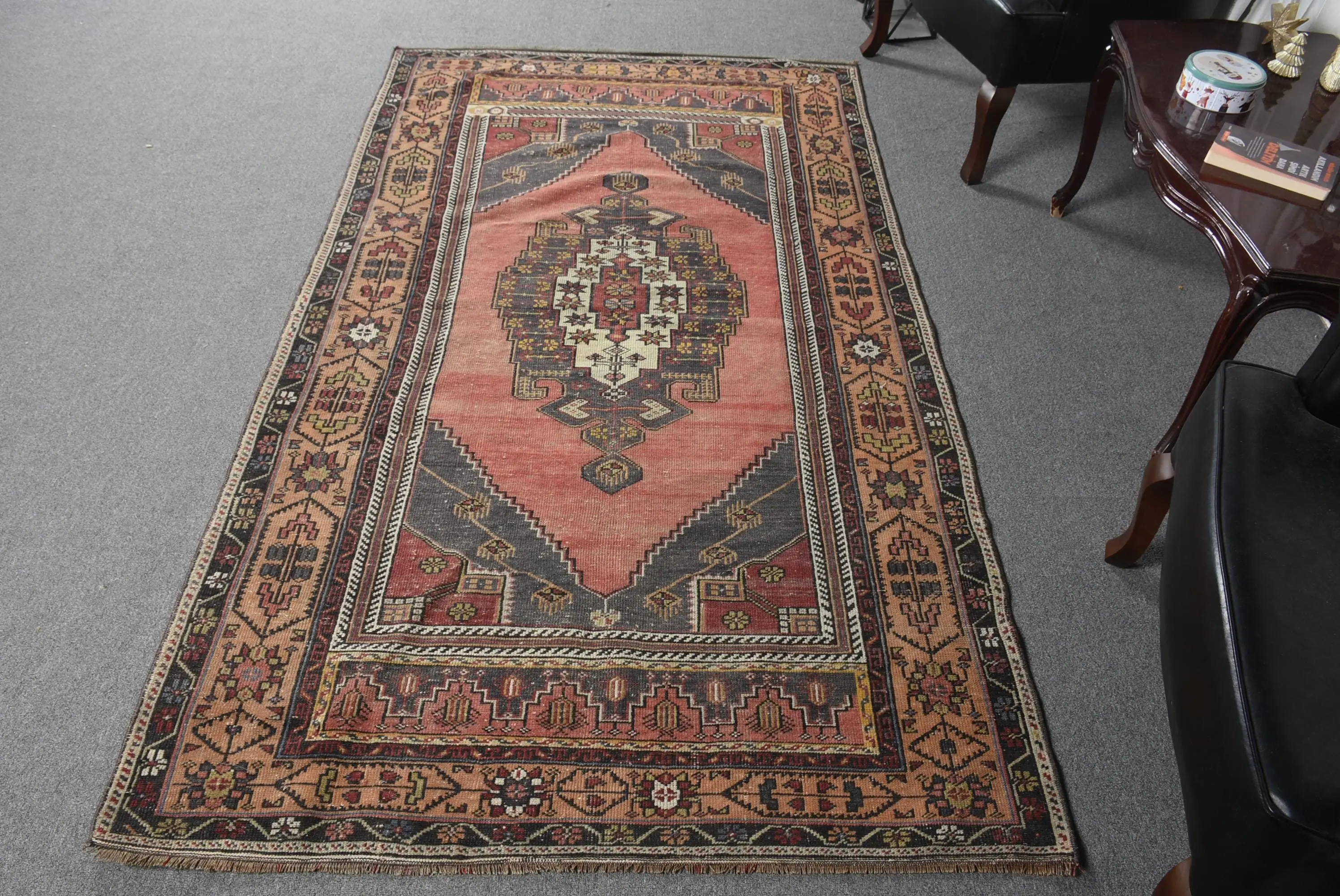 Türk Vintage Halı 4.3x7.6 ft (130x232 cm), Kırmızı Hayvan Baskı Halı - 1