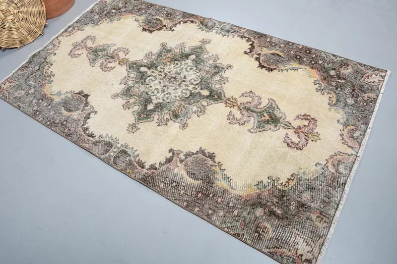 3,7x6,6 ft Vintage Teppich, türkischer Teppich, braun umrandeter Wollteppich - 1