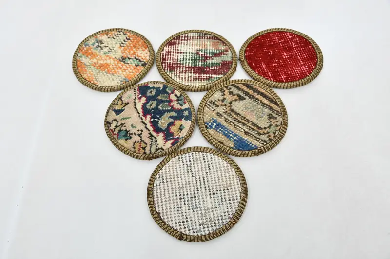 Posavasos redondos elegantes de color rojo y bronce, posavasos de alfombra antideslizantes