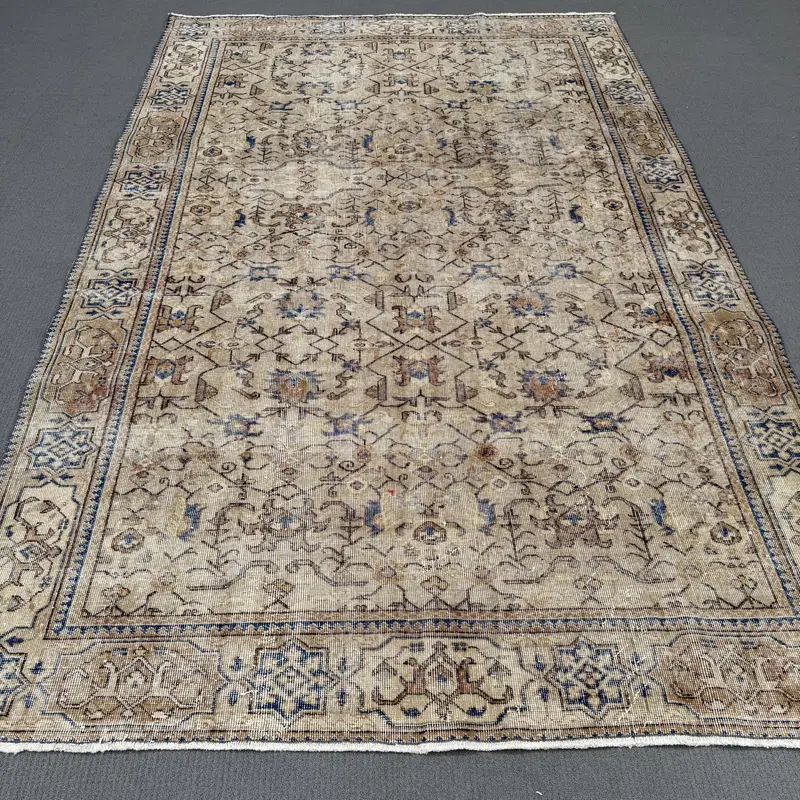 エレガントなベージュのラグ、0.5x9.9フィートのブルーボーダーデザイン