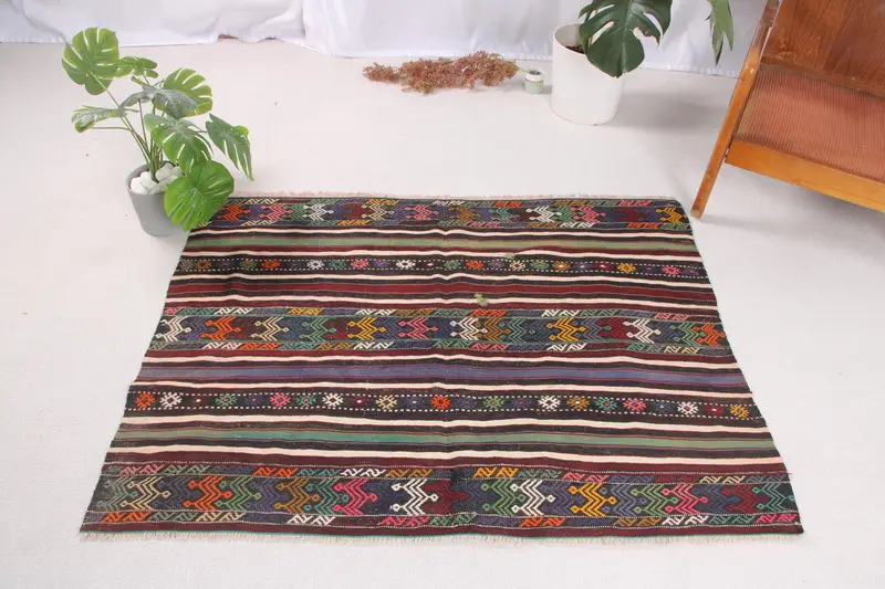 Green, Black Floral Rug, 4.6x3.6 ft Chic Decor