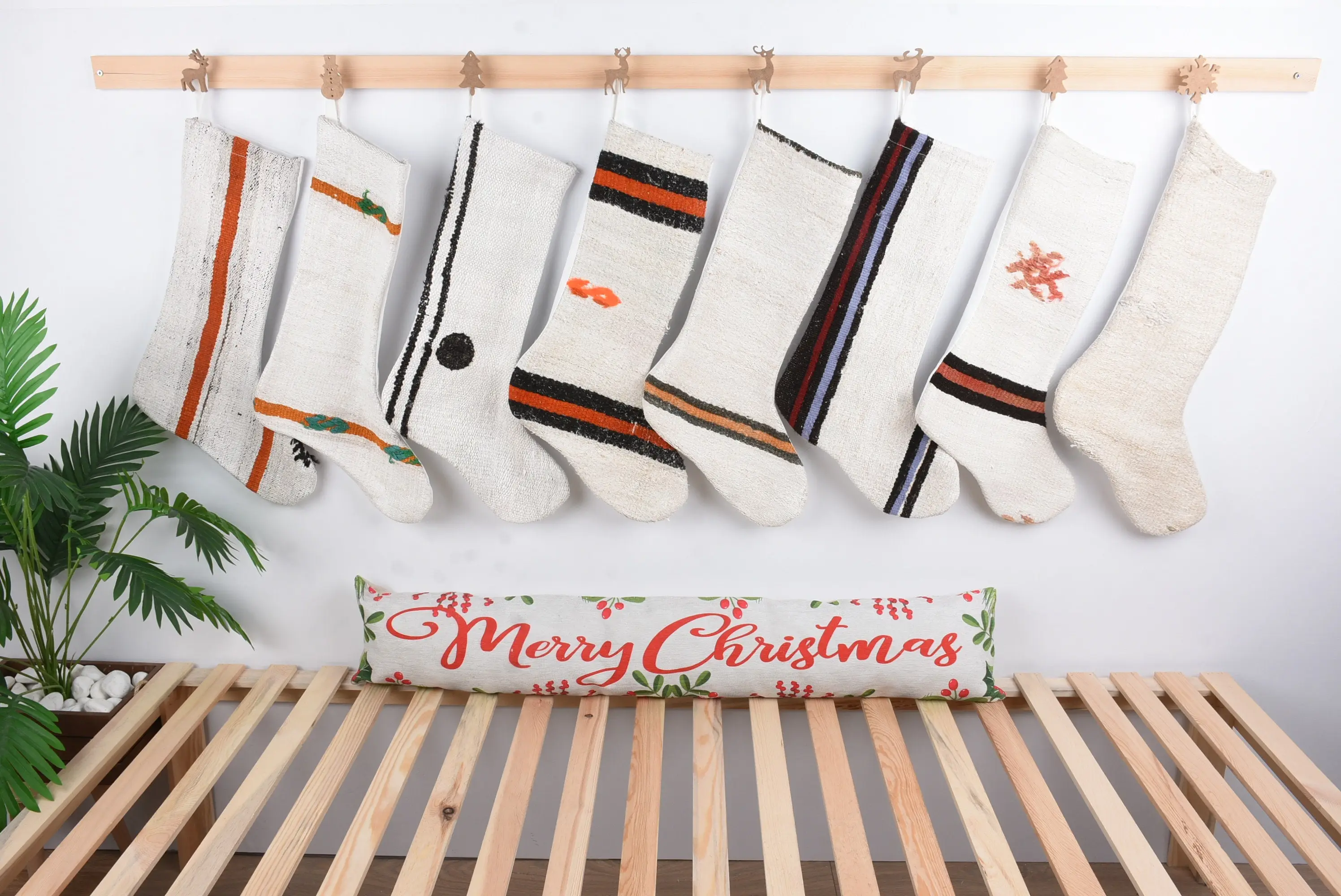 Şenlikli Kilim Deseni, 8 İnç Genişliğinde Noel Çorabı - 1