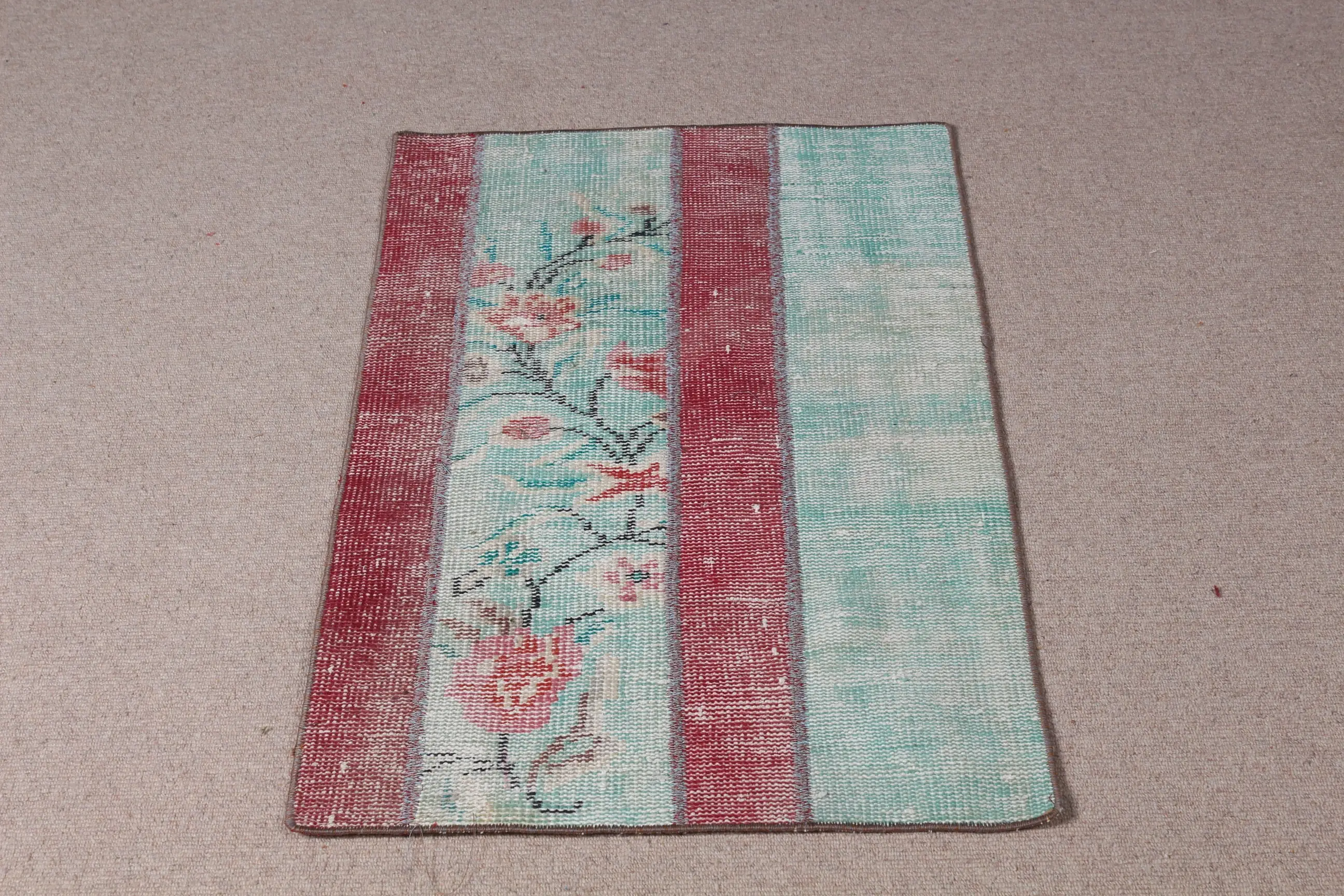 Türkischer 2x3,2 ft Teppich, kleiner Vintage Teppich, rot blauer Patchwork Teppich - 1