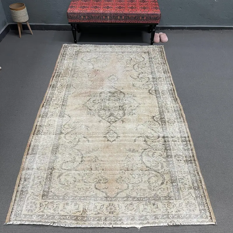 Vintage 4.7x8.1 ft Rug, Area Turkish Rug, Gray Floral Wool Rug - 1