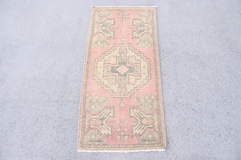 レッド&ベージュのストライプラグ、1.4x3.1フィートのエレガントな装飾