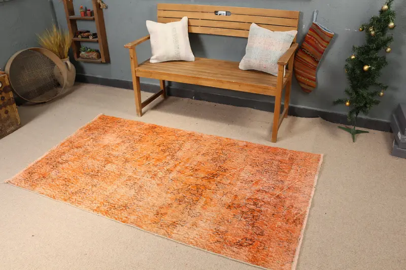 オレンジ & ブラックの幾何学模様のラグ、108x185 cm シックな装飾