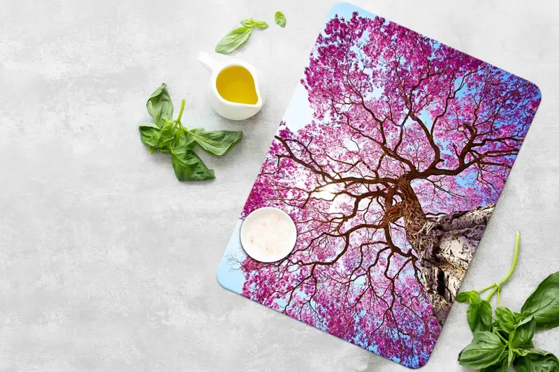 自然をイメージしたオータムリーフデザインのガラスまな板