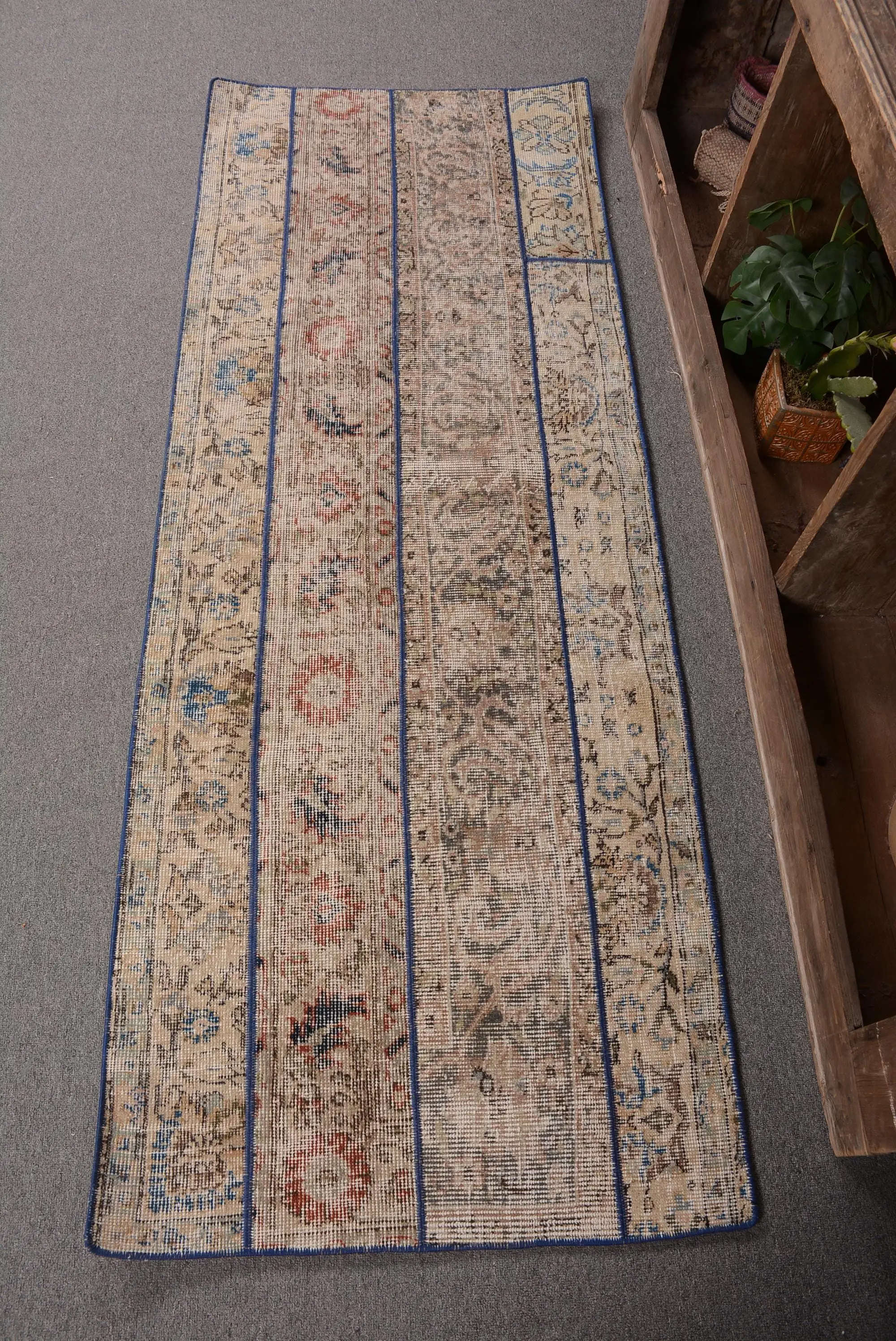 2,3 x 6,3 Fuß großer Teppich, Beige- und Blaues Südwestmuster - 1