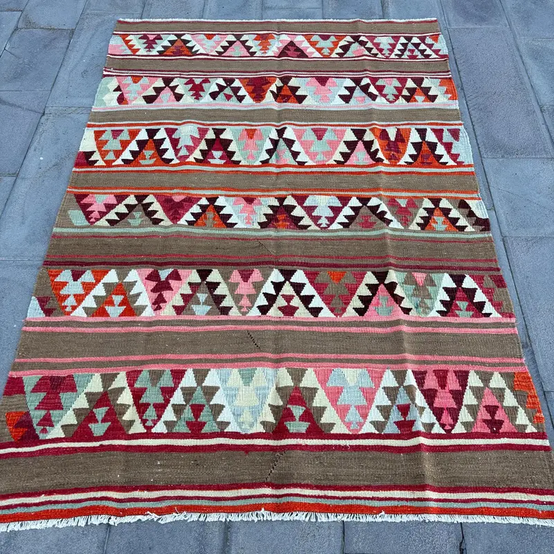 Alfombra abstracta marrón, 5,1x7,5 pies con detalles en naranja