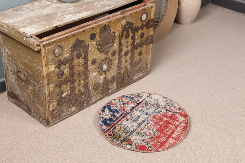 Roter und blauer Teppich, 1,7 x 1,7 Fuß großes Pflanzen- und Baummuster