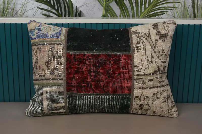 Beige & rotes Patchwork-Wurfkissen, besticktes Vintage-Kissen