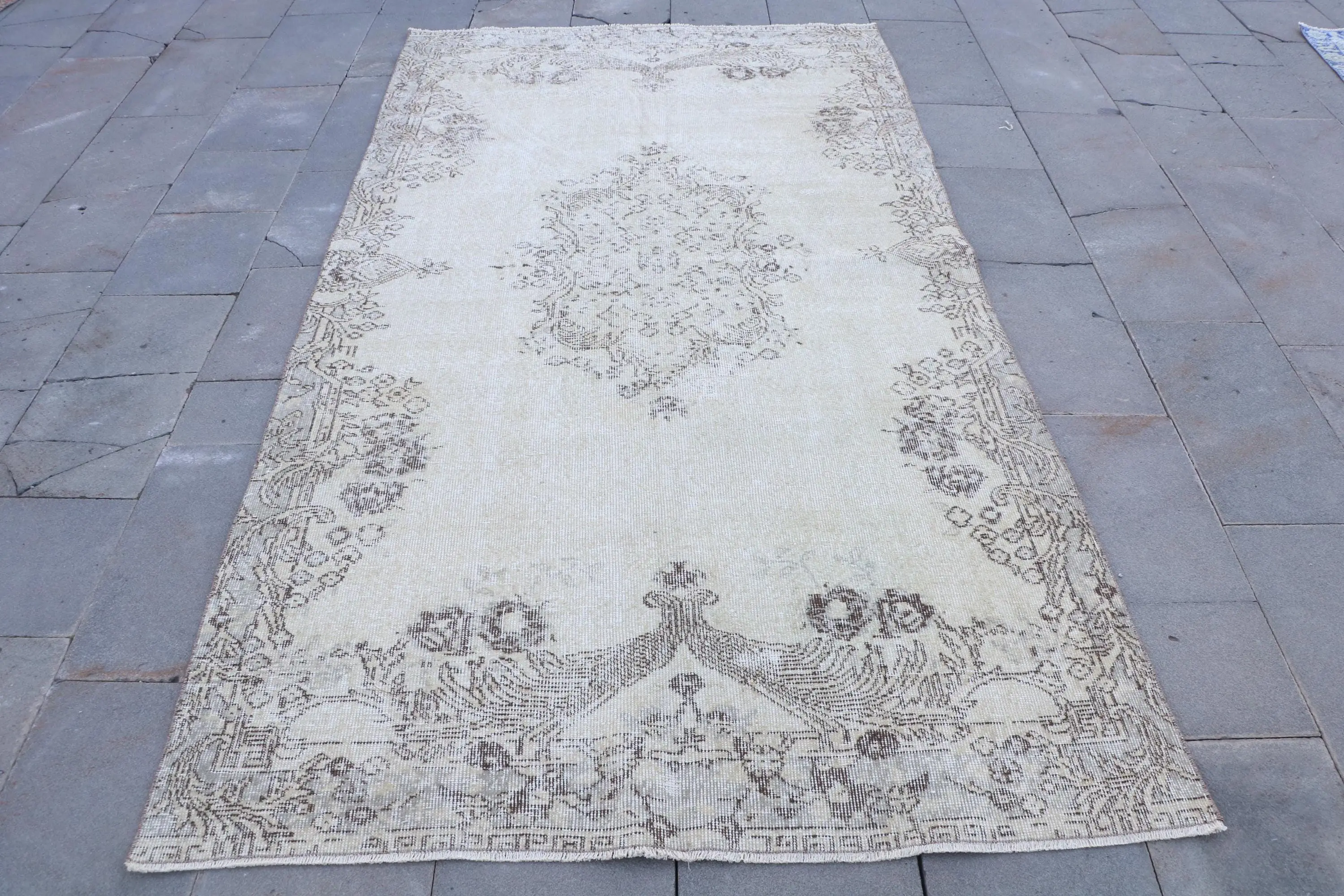 4.6x8.4 ft Vintage Rug, Turkish Area Rug, White Brown Animal Print Rug - 1
