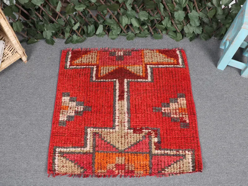 Red & Green Patchwork Rug, 2,4x2,4 ft Chic Decor