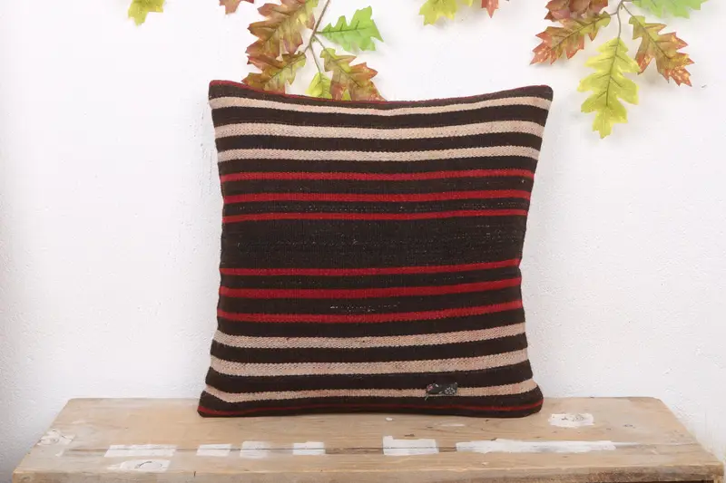 Handgefertigtes besticktes Patchwork-Wurfkissen, Vintage-Kissen in Braun und Rot