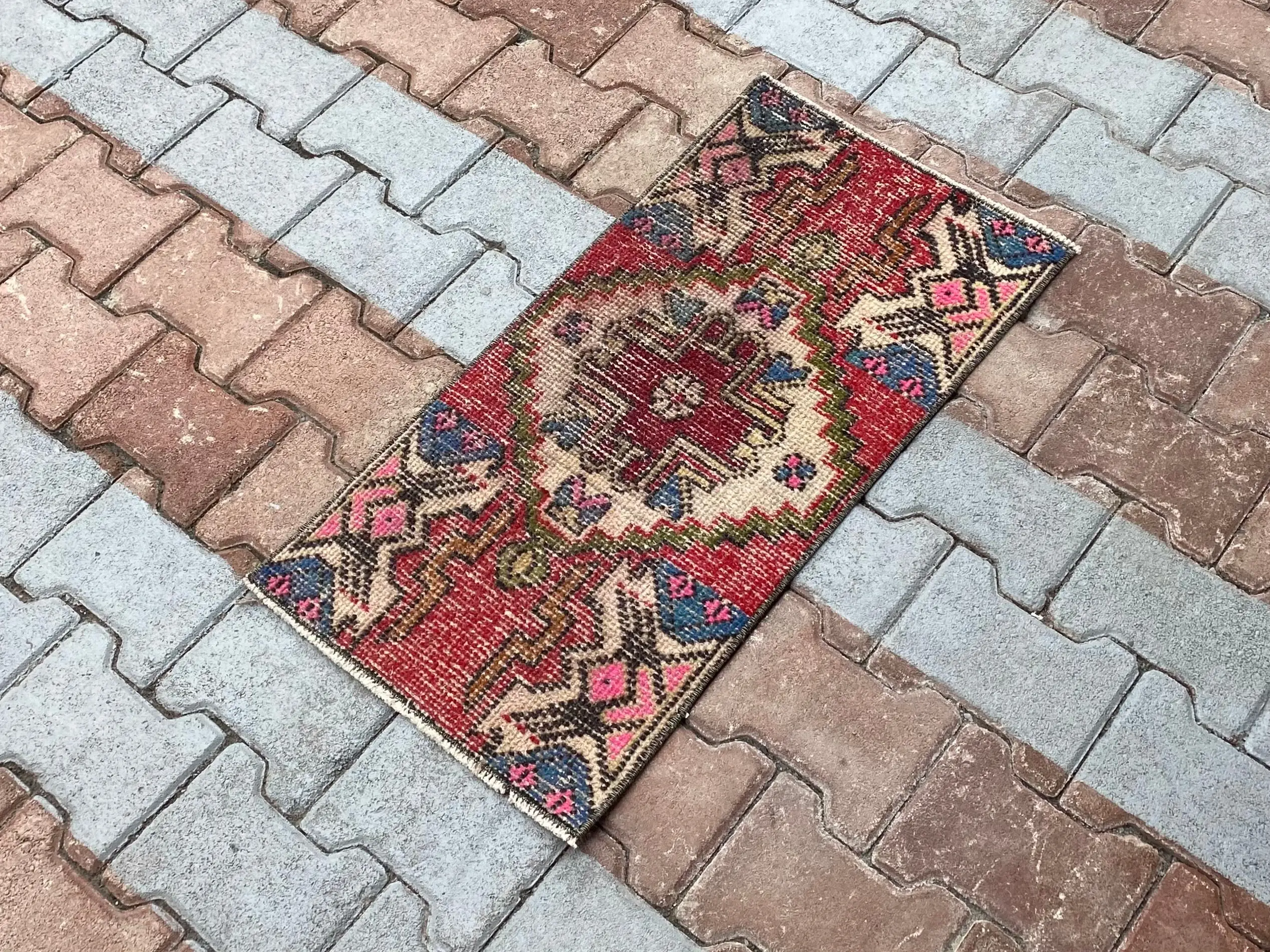 Vintage Rug, Small 1.4x2.7 ft Turkish Rug, Red Floral Wool Rug - 1