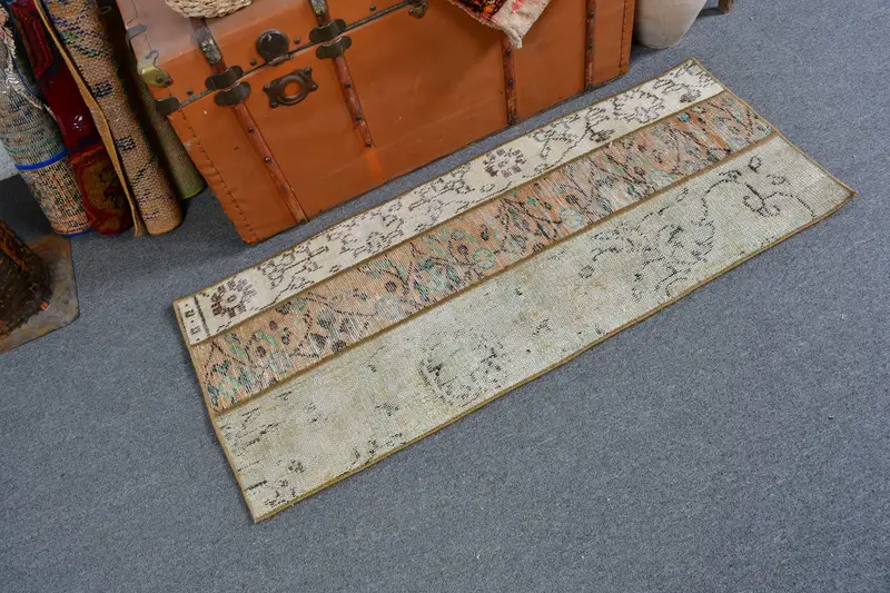 Vintage Halı, 1.8x4.3 ft Türk Halısı, Kahverengi Beyaz Patchwork Yün Halı - 1