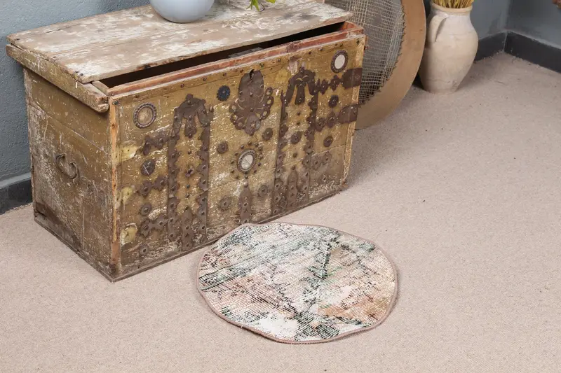 Brauner Südwestteppich, 1,7 x 1,7 Fuß, grüne Akzente