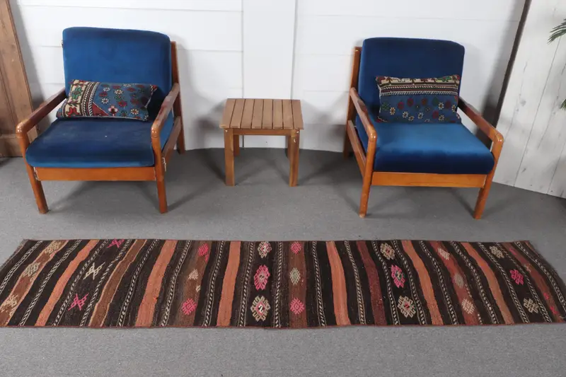 Brauner Perserteppich, 1,8 x 8,1 Fuß mit orangefarbenen Akzenten