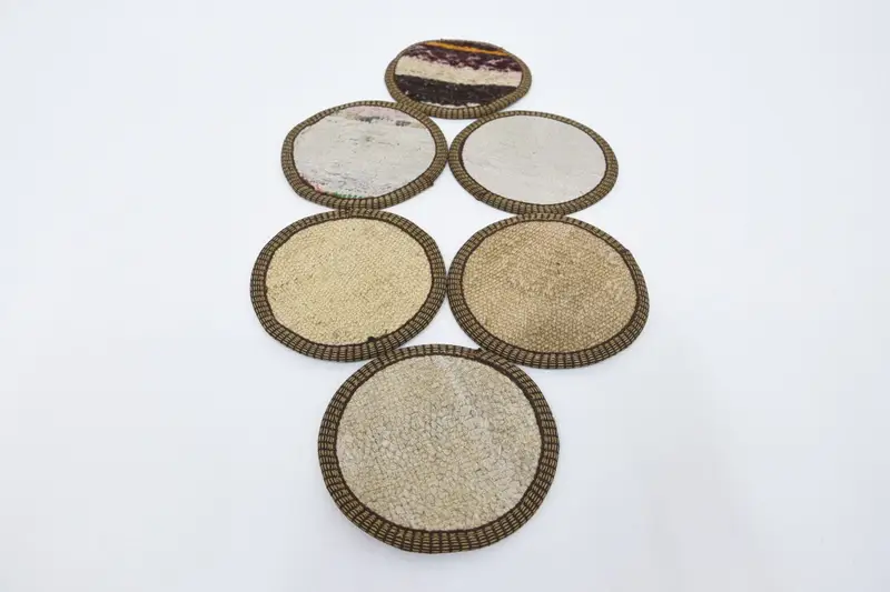 Posavasos redondos bohemios, posavasos decorativos blancos y marrones
