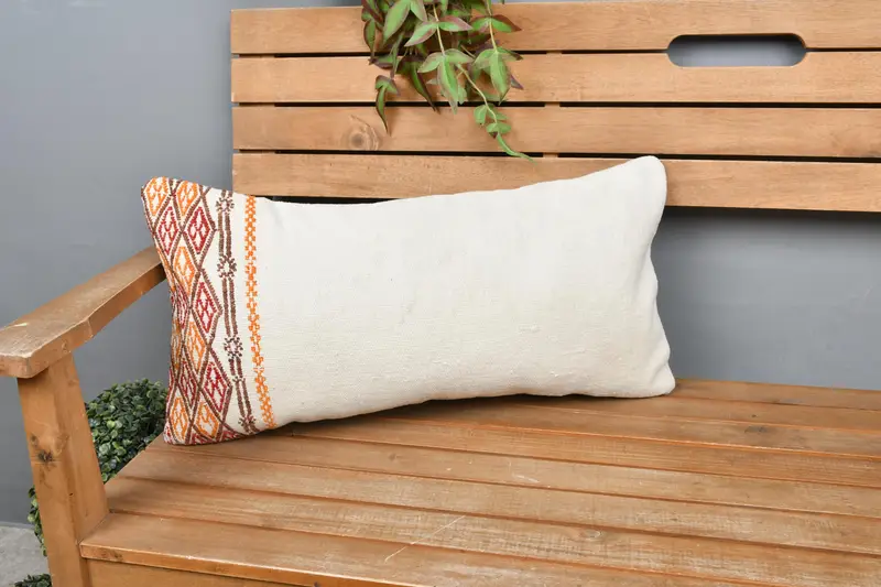 Handgefertigtes rechteckiges Wurfkissen, besticktes geometrisches Design-Wurfkissen