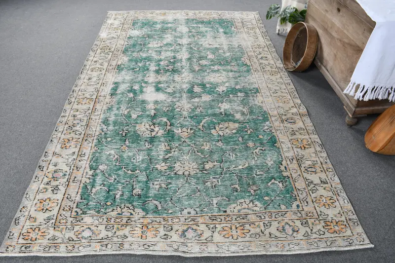 Eleganter grüner Teppich, 5,6 x 9,4 Fuß, solider Komfort