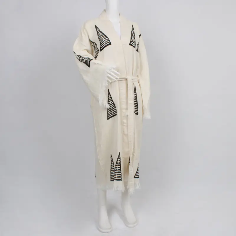 Albornoz de muselina con diseño de pirámide en color beige, tamaño mediano/grande