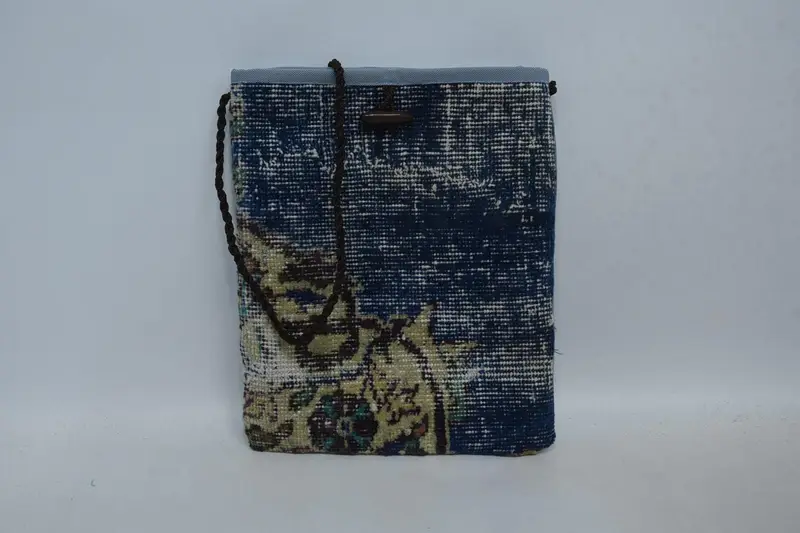 ヴィンテージモチーフのウールショルダーバッグ、キリムバッグ