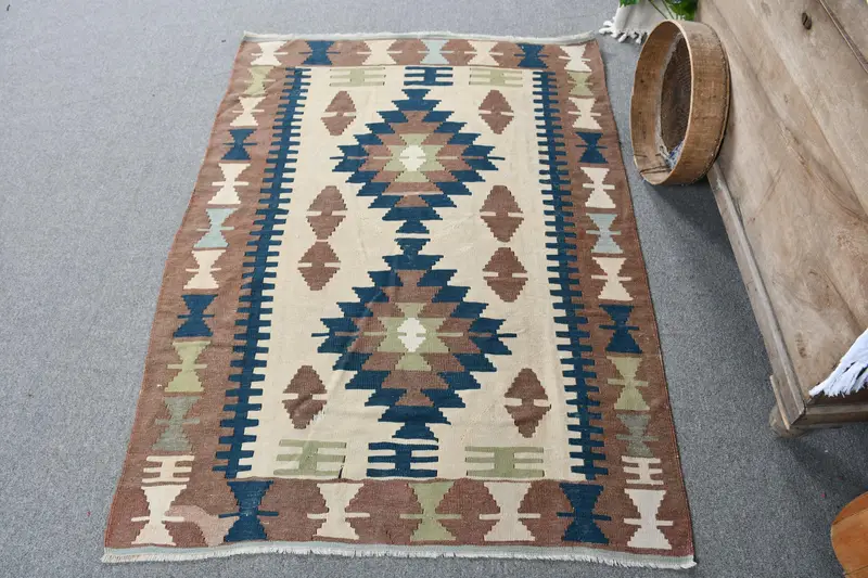 Elegante Alfombra Floral Beige y Azul, 3,5x5,2 ft Chic Decor