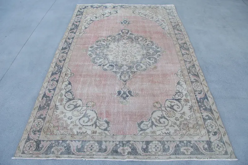 Alfombra elegante rosa y beige, 20x30 cm con estampado persa