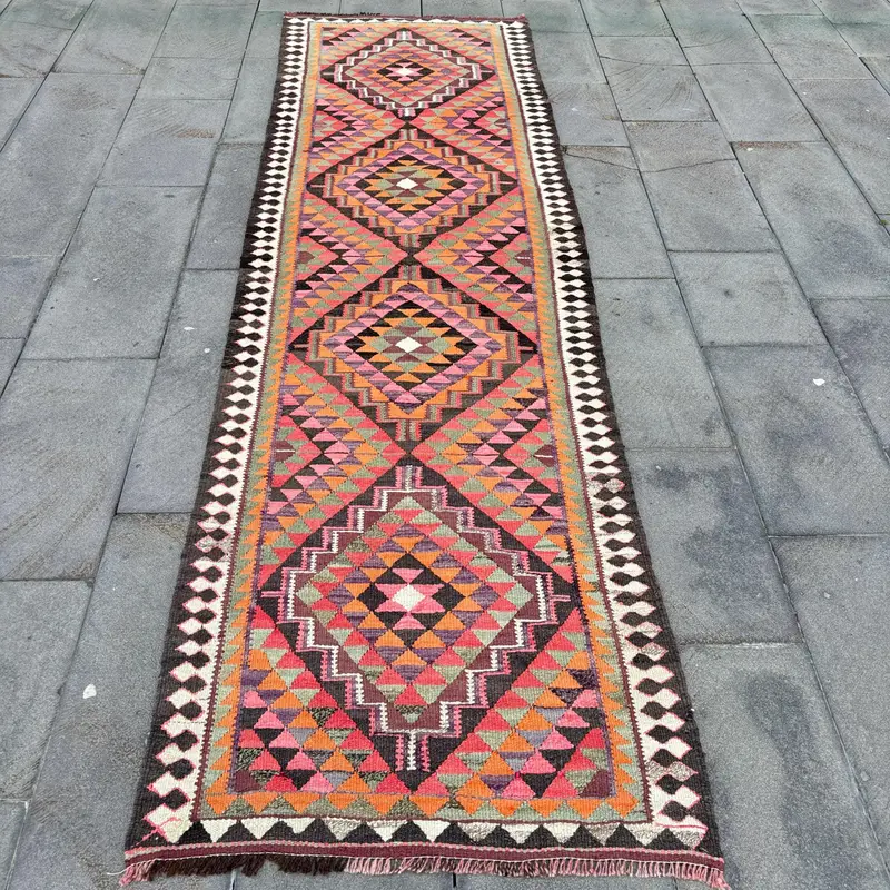 ピンクとグリーンの水玉模様のラグ、2.8x9.8フィートのシックな装飾