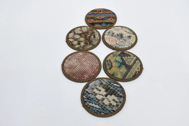 Posavasos marrón con detalles en bronce, almohadilla redonda duradera para taza de café