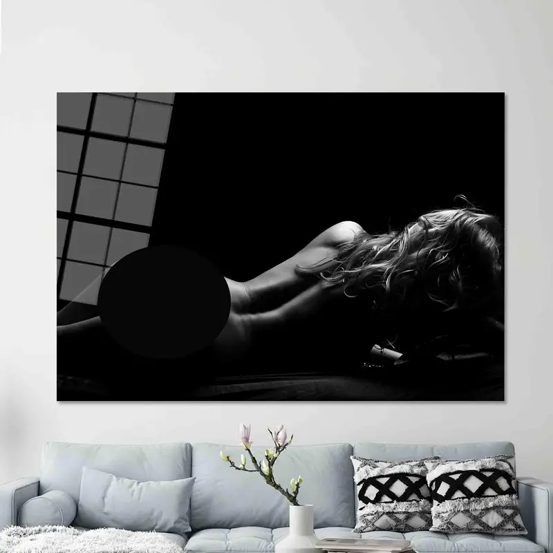 Modern Kanvas: Seksi Çıplak Kadının Şehvetli Fotoğrafı