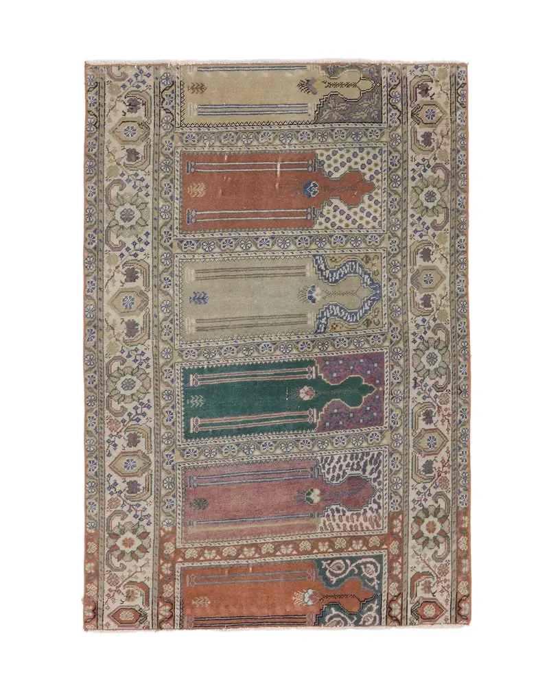 Grüner Teppich mit orangefarbenen Akzenten, 90 x 120 cm, elegante Ergänzung