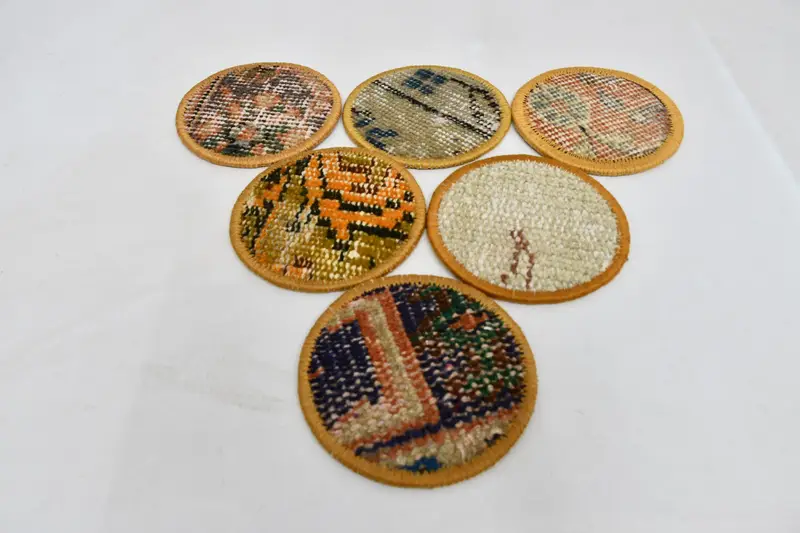 Posavasos marrones y bronce, posavasos de alfombra elegantes y duraderos