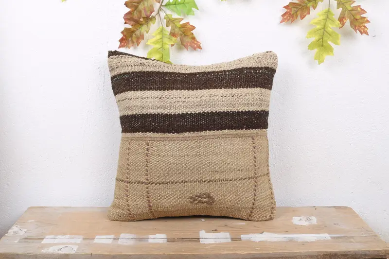 Beige & braun gestreiftes Kissen, handgefertigtes besticktes Kissen