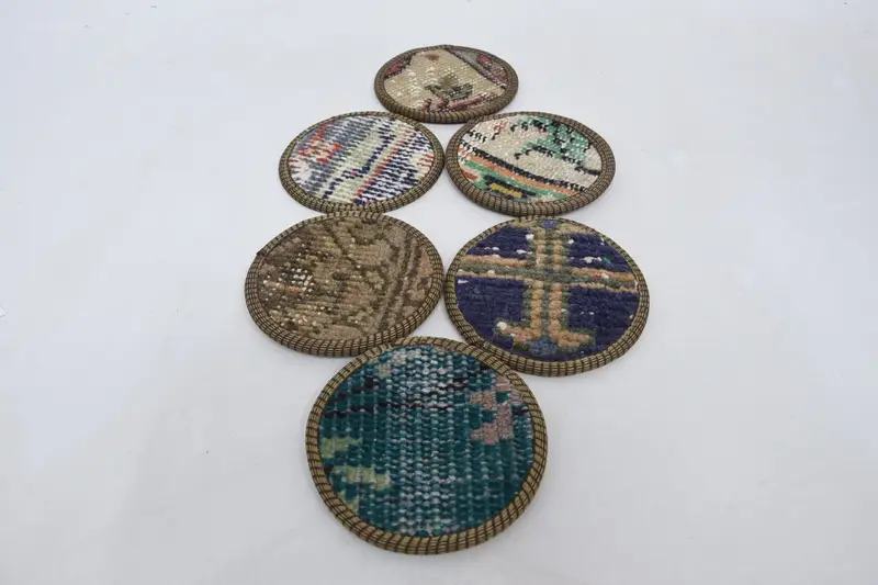 ブルーとブラウンのラウンドコースターセット、丈夫でスタイリッシュなコースター