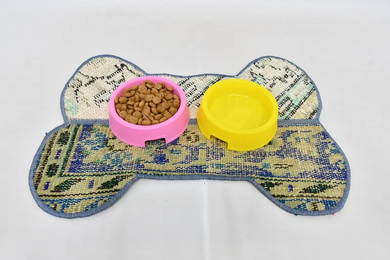 Suya Dayanıklı Mavi ve Beyaz Besleme Pedi, Emici Evcil Hayvan Matı