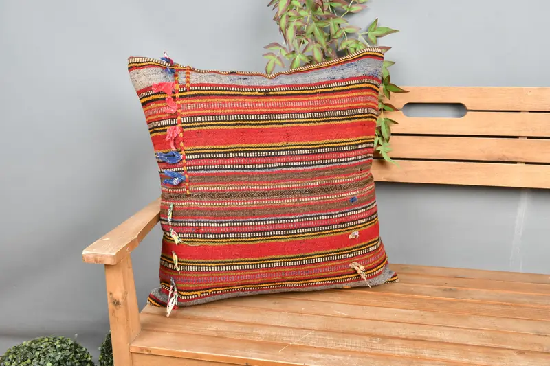 Kahverengi ve Kırmızı Güneybatı İşlemeli Yastık, Boyut 24x24 inç