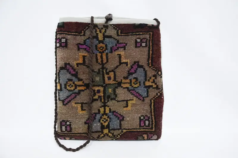 ヴィンテージモチーフのウールショルダーバッグ、ファスナー開閉キリムバッグ