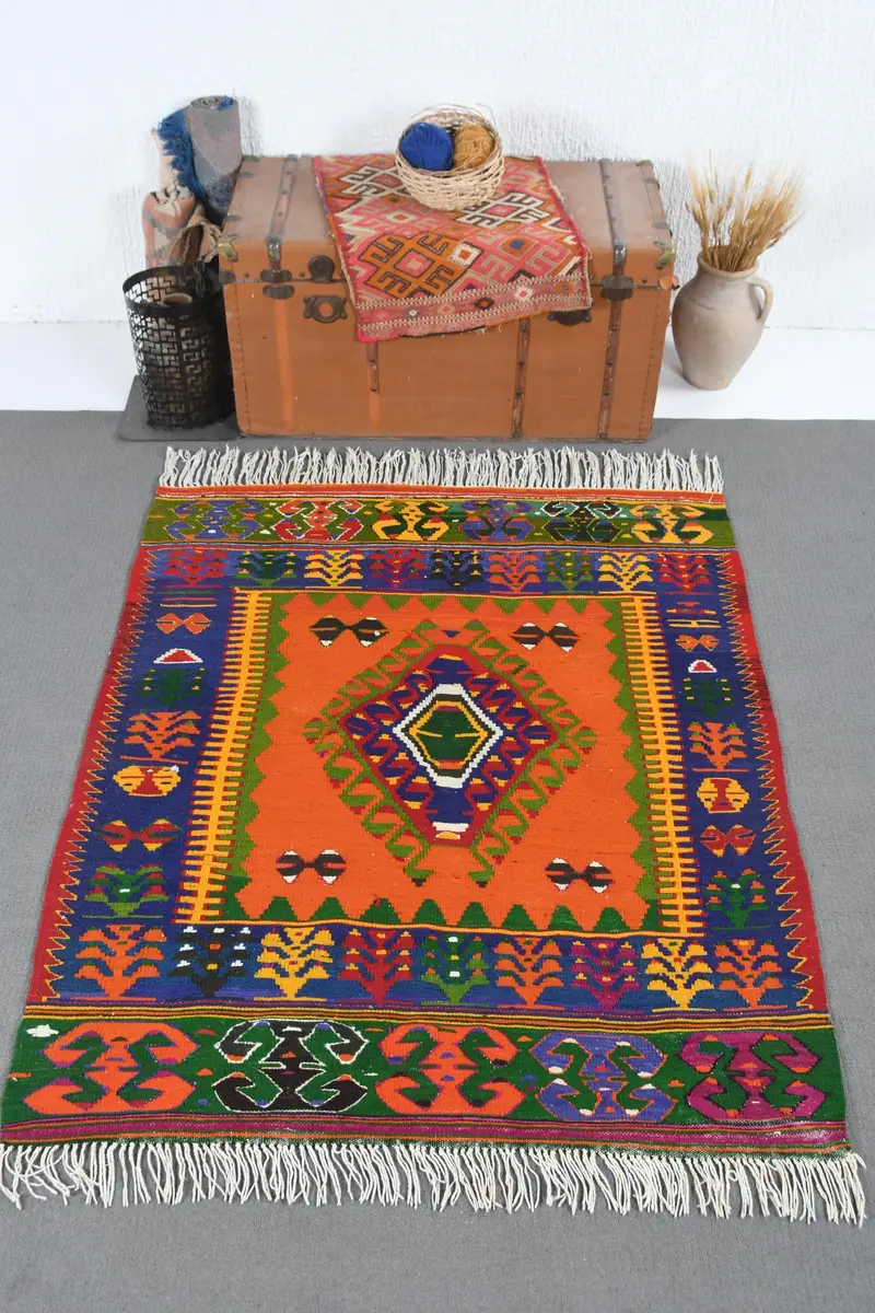 Alfombra turca vintage 4,1x5,3 pies (126x162 cm), alfombra sólida Kilim naranja - 1