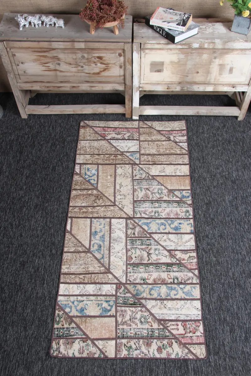 Vintage Türk Küçük Halısı 2,4x5,2 ft (74x157 cm), Gökkuşağı Patchwork Patchwork Halı - 1