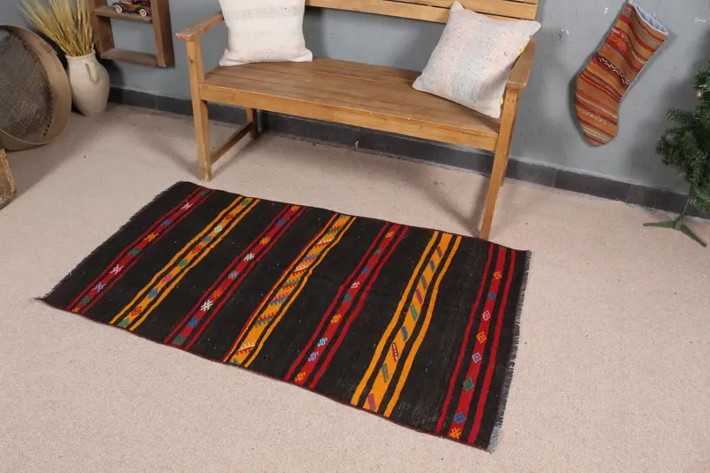 2.9x4.8フィートのブラックモロッコラグ、エレガントなイエローのアクセント