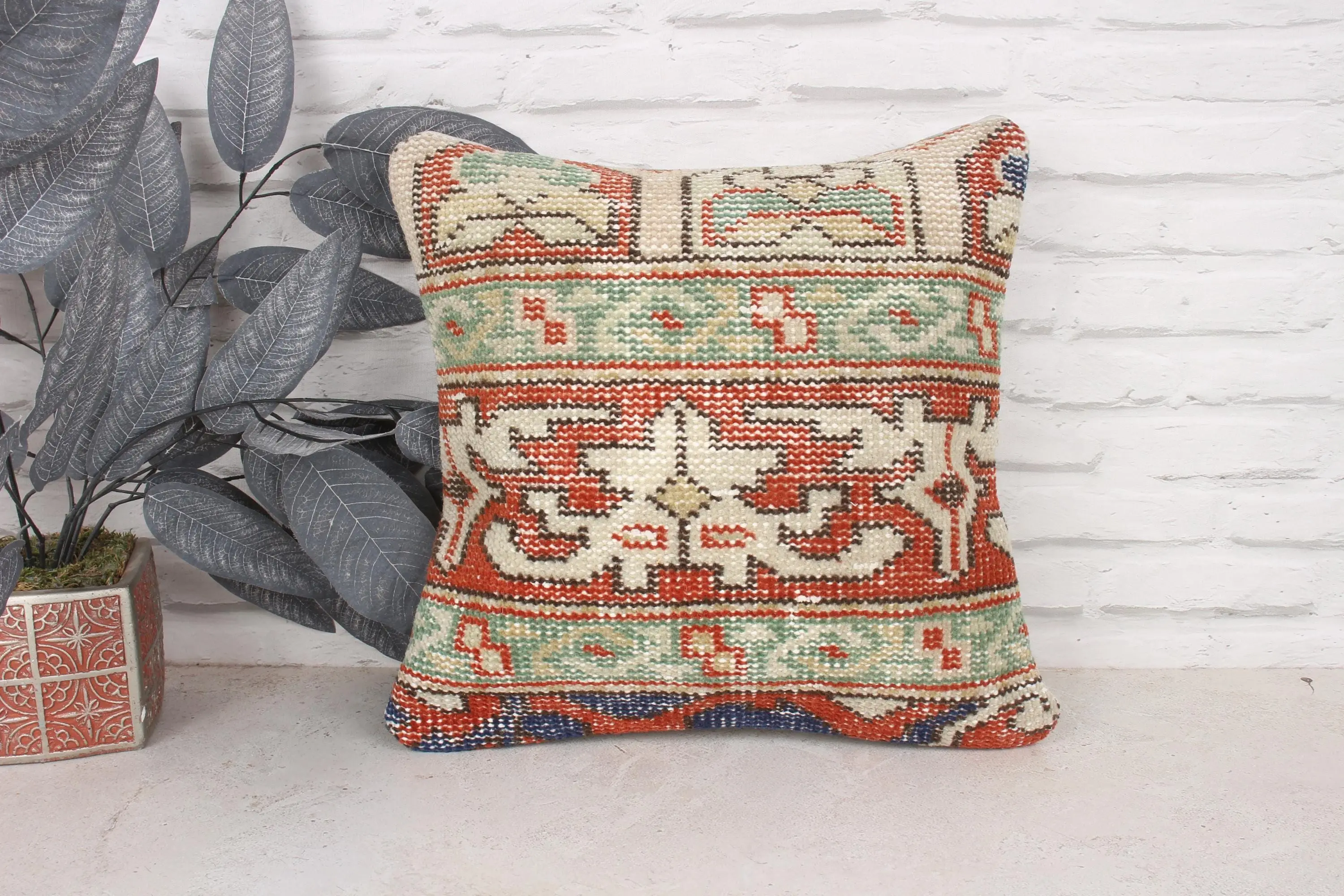 Almohada de tiro bordado rojo y verde, almohada cuadrada de 16x16 pulgadas - 1