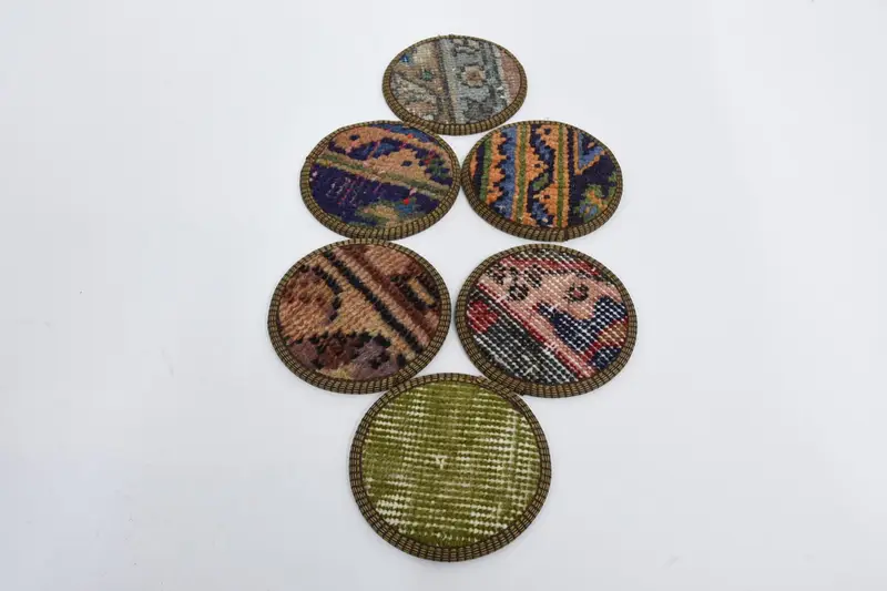 Yeşil ve Bronz Bardak Altlıkları, Zarif ve Dayanıklı İçecek Altlıkları