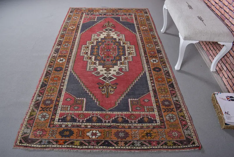 Red and Blue Rug, 4,5x8,4 ft Floral and Geometric Design