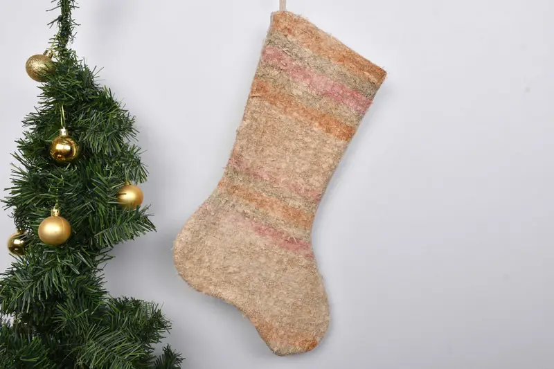 Şenlikli Noel Süsleri Deseni, 7 İnç Geniş Tatil Çorabı